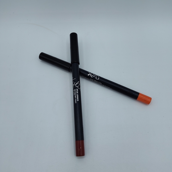 NWOB Kylie Lip Liner Set - Orange and Brown ‼️5/$25‼️ - Picture 1 of 2